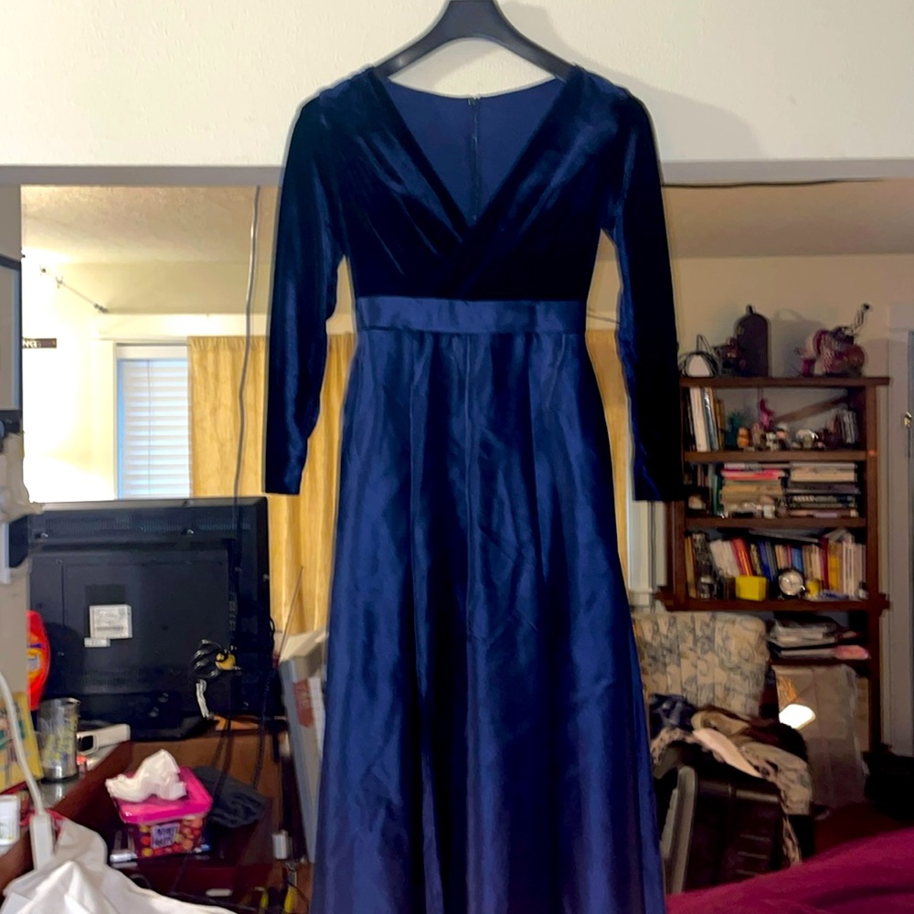Velvet and Satin Evening Dress Formal Prom Wedding size 4 NWT